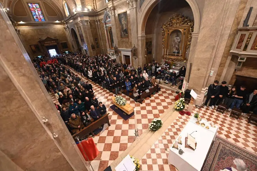 Il funerale di Nicola Faroni