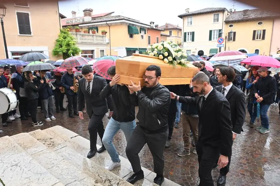 Il funerale di Nicola Faroni