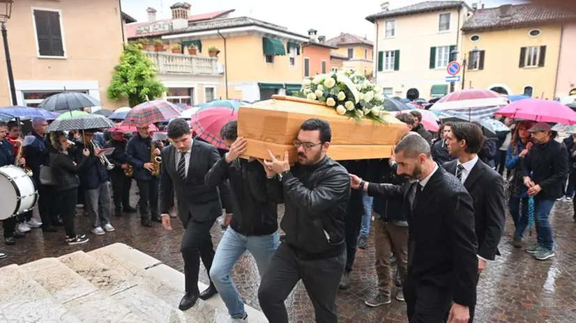 Il funerale di Nicola Faroni
