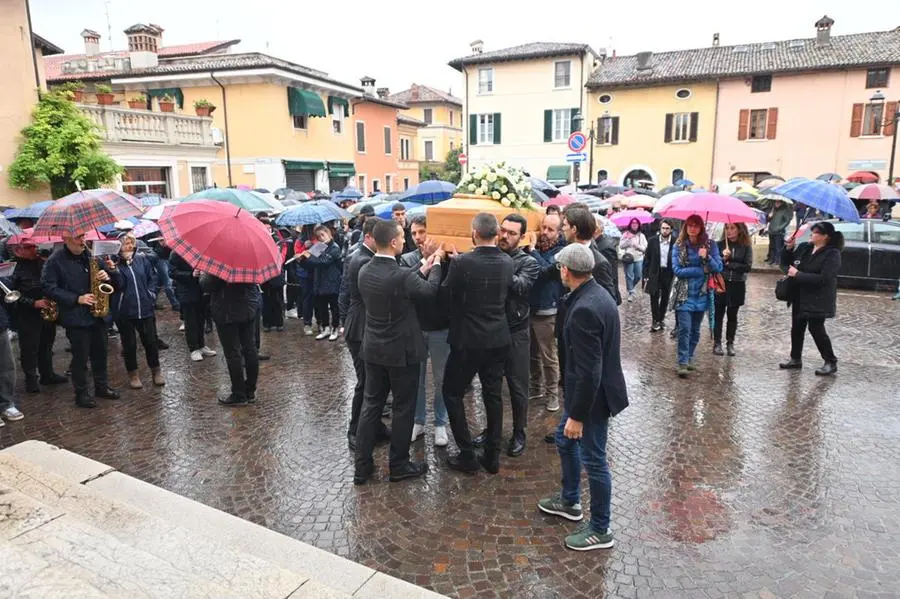 Il funerale di Nicola Faroni