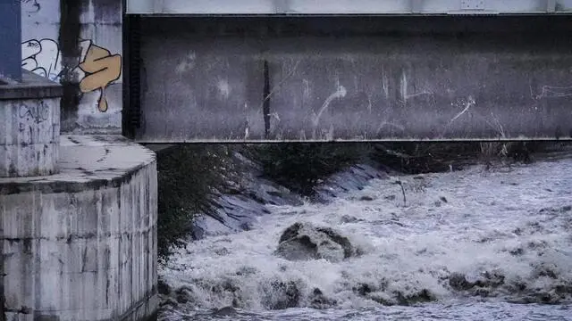 Maltempo: il fiume Po, a San Mauro Torinese, ingrossato per le intense piogge . Torino 18 ottobre 2024 ANSA/TINO ROMANO