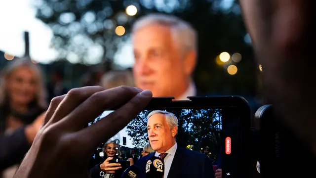 Il ministro degli Affari Esteri Antonio Tajani durante l’anteprima nazionale del docufilm "Eroici! 100 anni di passioni e racconti di sport" Corriere dello Sport, presso il Teatro Olimpico , Roma, 19 ottobre 2024. ANSA/ANGELO CARCONI