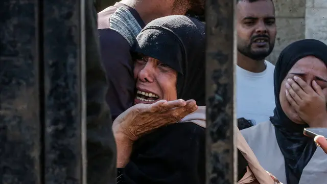 epaselect epa11668102 Palestinian relatives of the Shnaa family mourn during their funeral in Al Aqsa Martyrs hospital in Deir Al Balah, central Gaza Strip, 19 October 2024. According to a report from the Ministry of Health in Gaza, at least ten members of the Shnaa family were killed following an Israeli air strike in Al Maghazi refugee camp. More than 42,500 Palestinians and over 1,400 Israelis have been killed, according to the Palestinian Health Ministry and the Israel Defense Forces (IDF), since Hamas militants launched an attack against Israel from the Gaza Strip on 07 October 2023, and the Israeli operations in Gaza and the West Bank which followed it. EPA/MOHAMMED SABER