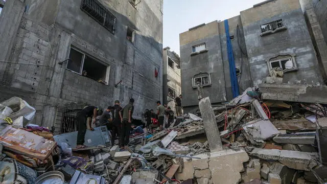 epa11668052 Palestinians search for bodies and survivors among the rubble of the destroyed house of the Al-Tilbany family following an Israeli air strike in Al-Maghazi refugee camp in the Gaza Strip, 19 October 2024. According to a report from the Ministry of Health in Gaza, at least eight members of the Shnaa family were killed following an Israeli air strike in the camp. More than 42,500 Palestinians and over 1,400 Israelis have been killed, according to the Palestinian Health Ministry and the Israel Defense Forces (IDF), since Hamas militants launched an attack against Israel from the Gaza Strip on 07 October 2023, and the Israeli operations in Gaza and the West Bank which followed it. EPA/MOHAMMED SABER