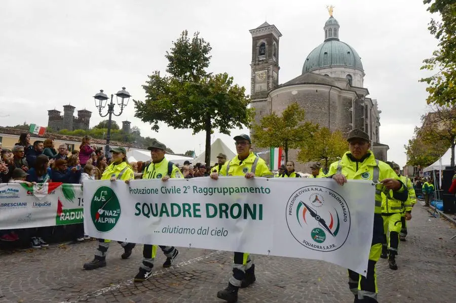 La sfilata del Raduno alpino del Secondo Raggruppamento