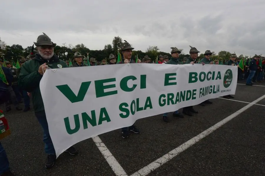 La sfilata del Raduno alpino del Secondo Raggruppamento