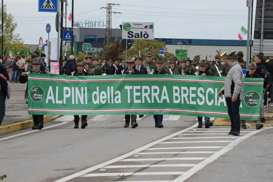 La sfilata del Raduno alpino del Secondo Raggruppamento