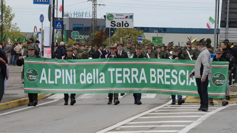 La sfilata del Raduno alpino del Secondo Raggruppamento