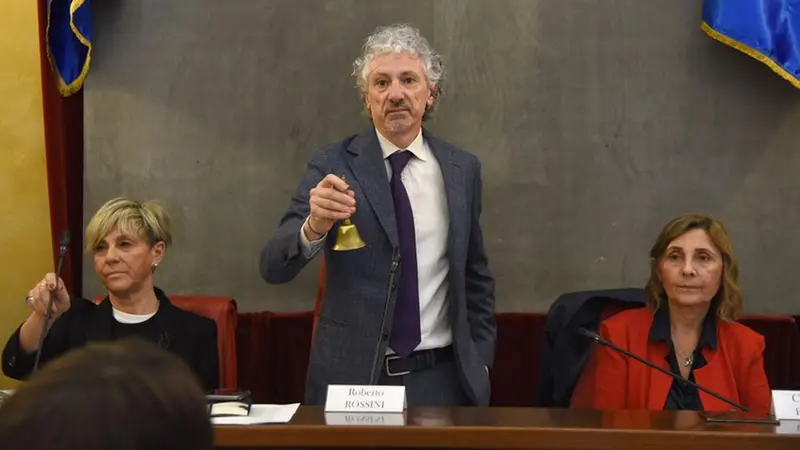 Roberto Rossini durante un Consiglio comunale in Loggia