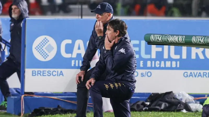 Rolando Maran con il suo vice Maraner durante la sfida del Rigamonti - Foto New Reporter Nicoli © www.giornaledibrescia.it