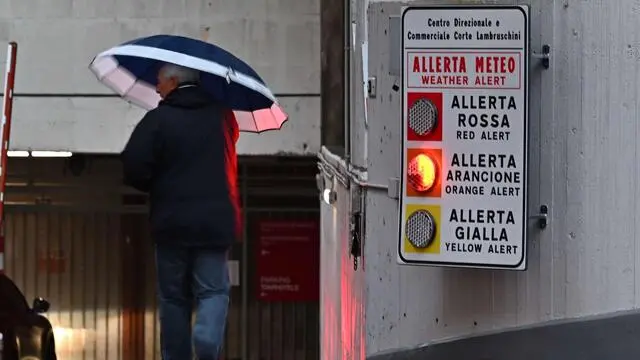 Piove forte a tratti, allagamenti diffusi sul territorio ligure. Scuole chiuse in via precauzionale in molti comuni, allerta arancione nel centro della regione, mentre nel Tigullio e nello spezzino il livello di allerta erossa per i grandi bacini dell'Entella.e del Magra.Genova, 08 ottobre 2024. ANSA/LUCA ZENNARO