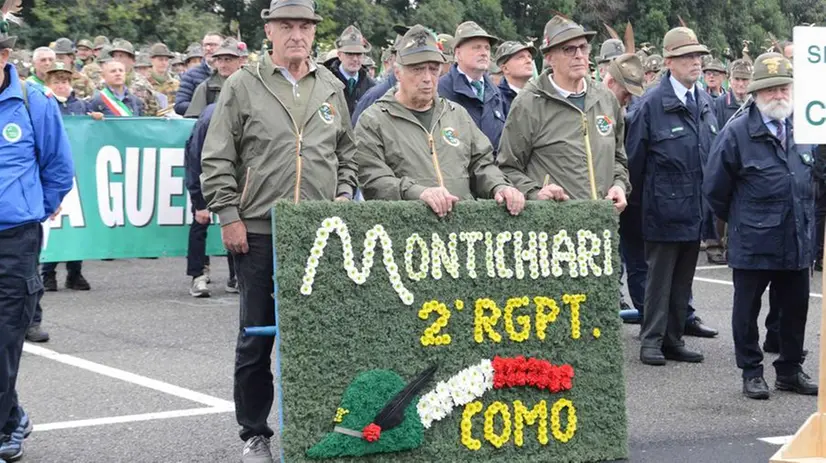 La sfilata degli Alpini a Montichiari - Foto Benini/Neg © www.giornaledibrescia.it