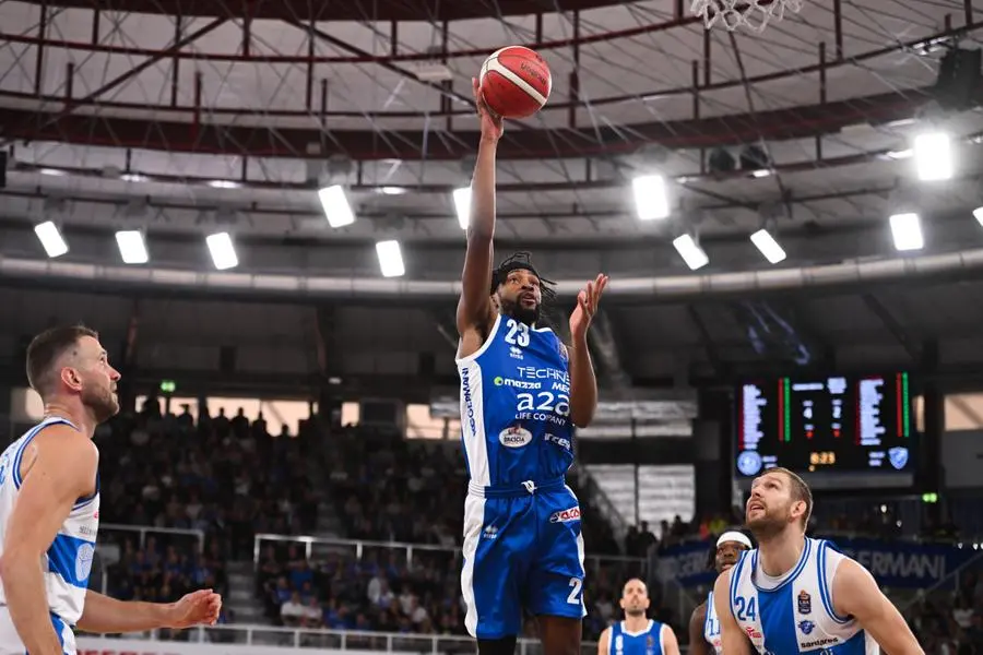 Basket, gli scatti di Germani-Sassari