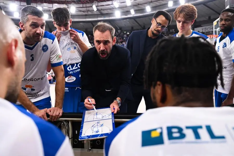 Basket, gli scatti di Germani-Sassari