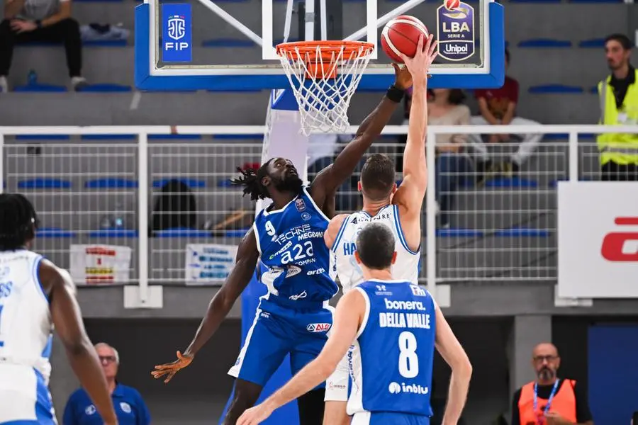 Basket, gli scatti di Germani-Sassari