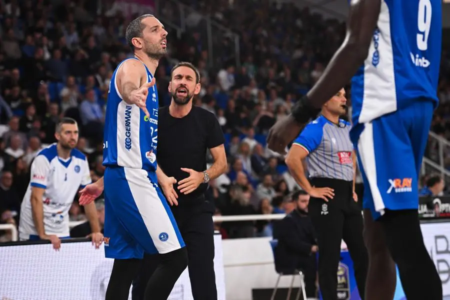 Basket, gli scatti di Germani-Sassari