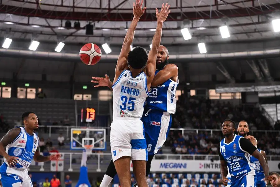 Basket, gli scatti di Germani-Sassari