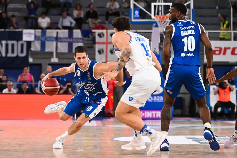 Basket, gli scatti di Germani-Sassari