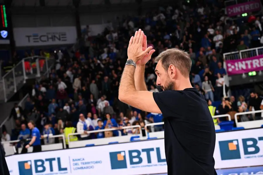 Basket, gli scatti di Germani-Sassari