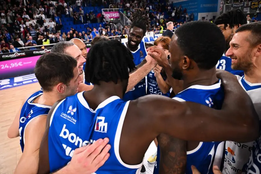 Basket, gli scatti di Germani-Sassari