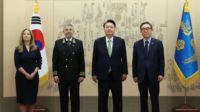 epa11301818 South Korean President Yoon Suk Yeol (2nd from R) poses for a photo with new Russian Ambassador to South Korea Georgy Zinoviev (2nd from L) during a ceremony to receive the envoy's credentials at the presidential office in Seoul, South Korea, 26 April 2024. On the right is Foreign Minister Cho Tae-yul. EPA/YONHAP / POOL SOUTH KOREA OUT