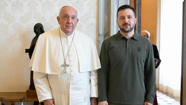 This handout picture, released by Vatican Media Press Office, shows Pope Francis and Ukrainian President, Volodymyr Zelensky, during a private audience in the Vatican City, 11 October 2024. Zelensky is visiting the Vatican for the third time after holding talks with the pontiff in 2020 and 2023. NPK ANSA / Vatican Media Press Office handout +++ ANSA PROVIDES ACCESS TO THIS HANDOUT PHOTO TO BE USED SOLELY TO ILLUSTRATE NEWS REPORTING OR COMMENTARY ON THE FACTS OR EVENTS DEPICTED IN THIS IMAGE; NO ARCHIVING; NO LICENSING +++