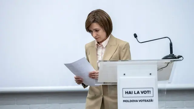 epa11672116 President of Moldova Maia Sandu leaves after her press briefing in Chisinau, Moldova, early 21 October 2024. Moldova held a presidential election and a referendum on whether to enshrine the country's path to EU membership in the Constitution on 20 October. EPA/DUMITRU DORU