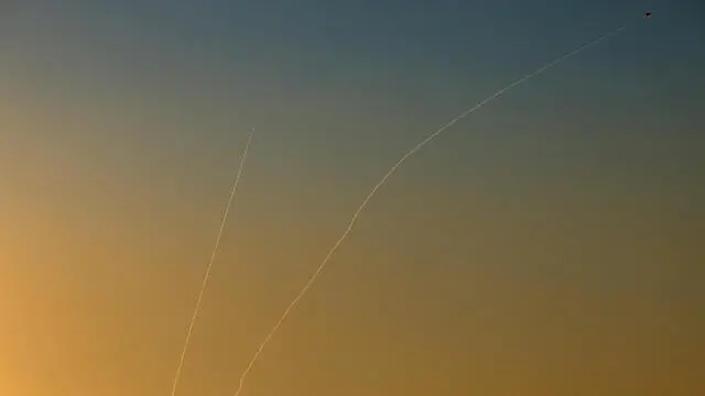 epa11669169 The Israeli Iron Dome air defense system intercepts missiles fired from southern Lebanon over the Galilee, northern Israel, 19 October 2024. According to the Israeli military, approximately 180 projectiles fired by Hezbollah have crossed from Lebanon into Israel. EPA/ATEF SAFADI