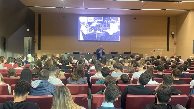 Massimo Temporelli di TheFabLab parla agli studenti