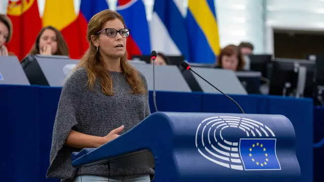 epa11650529 Italian MEP Ilaria Salis speaks after the presentation of the programme activities of the Hungarian Presidency by the Hungarian prime minister during a plenary session at the European Parliament in Strasbourg, France, 09 October 2024. EPA/CHRISTOPHE PETIT TESSON