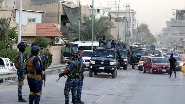 epa11631148 Members of Iraqi Federal Police forces take up position as supporters of the Hezbollah Brigades protest against the killing of Lebanese Hezbollah leader Hassan Nasrallah, near the entrance to the Green Zone in central Baghdad, Iraq, 28 September 2024. Hundreds of supporters of Hezbollah Brigades gathered near the gate of the heavily fortified Green Zone, and attempting to breach the Green Zone and storm the US Embassy to express their anger over the killing of Hezbollah Secretary-General Hassan Nasrallah. The Israeli army (Tsahal) said on 28 September 2024 on X (formerly Twitter) that Hezbollah leader Hassan Nasrallah was killed in an overnight strike on Beirut. Hezbollah confirmed the death of Nasrallah in a statement on 28 September 2024. EPA/AHMED JALIL