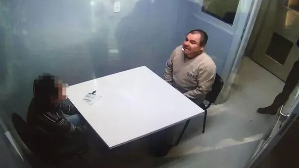 epa05732988 A handout photo made available by the Mexican Secretariat of the Interior (SEGOB) on 20 January 2017 shows Mexican drug trafficker Joaquin 'El Chapo' Guzman (R) moments before his departure for extradition to the United States, from the prison in Ciudad Juarez, Mexico, 19 January 2017. Guzman, who twice escaped from prision, arrived Thursday night guarded by federal agents on a plane that landed at MacArthur Airport on Long Island, just outside of New York. EPA/SEGOB / HANDOUT ATTENTION EDITORS : IMAGES PIXELATED AT SOURCE HANDOUT EDITORIAL USE ONLY/NO SALES