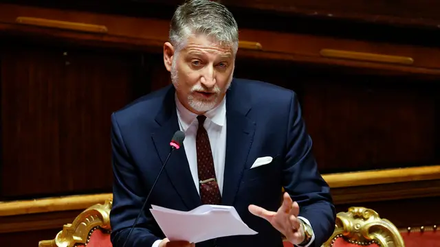 Il ministro della Cultura, Alessandro Giuli durante il Question Time al Senato, Roma 10 ottobre 2024. ANSA/FABIO FRUSTACI