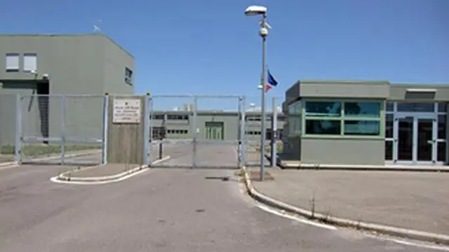 Una veduta esterna del carcere di Oristano, dove verra' portato Cesare Battisti, 14 gennaio 2019. L'ex terrorista dei Pac, riportato in Italia dai funzionari dei servizi dopo l'arresto e l'espulsione dalla Bolivia, sconterà l'ergastolo senza benefici dopo le condanne per 4 omicidi negli anni '70. ANSA/ MINISTERO DELLA GIUSTIZIA +++ ANSA PROVIDES ACCESS TO THIS HANDOUT PHOTO TO BE USED SOLELY TO ILLUSTRATE NEWS REPORTING OR COMMENTARY ON THE FACTS OR EVENTS DEPICTED IN THIS IMAGE; NO ARCHIVING; NO LICENSING +++