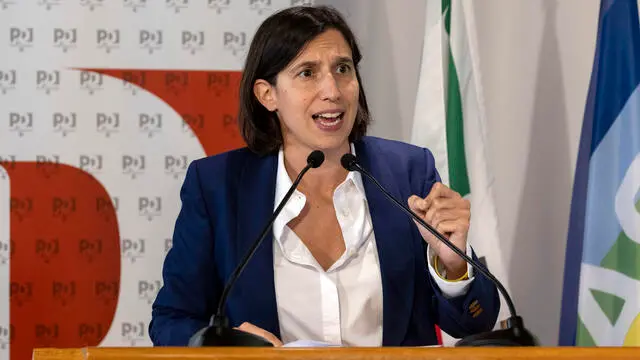 Il segretario del PD Elly Schlein nella sede del partito per la direzione nazionale su manovra e regionali. Roma, 18 ottobre 2024 ANSA/MASSIMO PERCOSSI