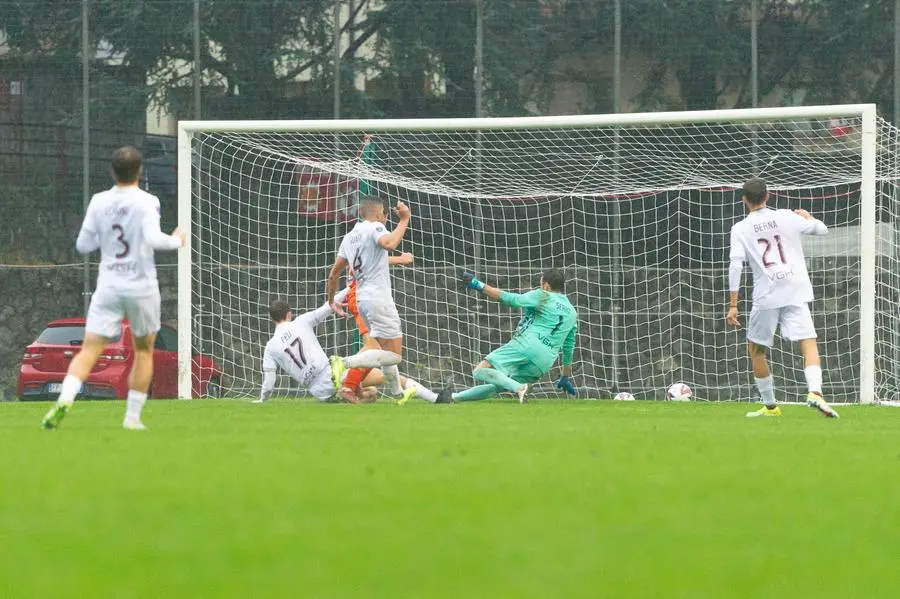 Sport Calcio Breno Serie D Breno - Ospitaletto nella foto gol di gobbi del ospitaletto 23/10/2024 mazzocchi@newreporter