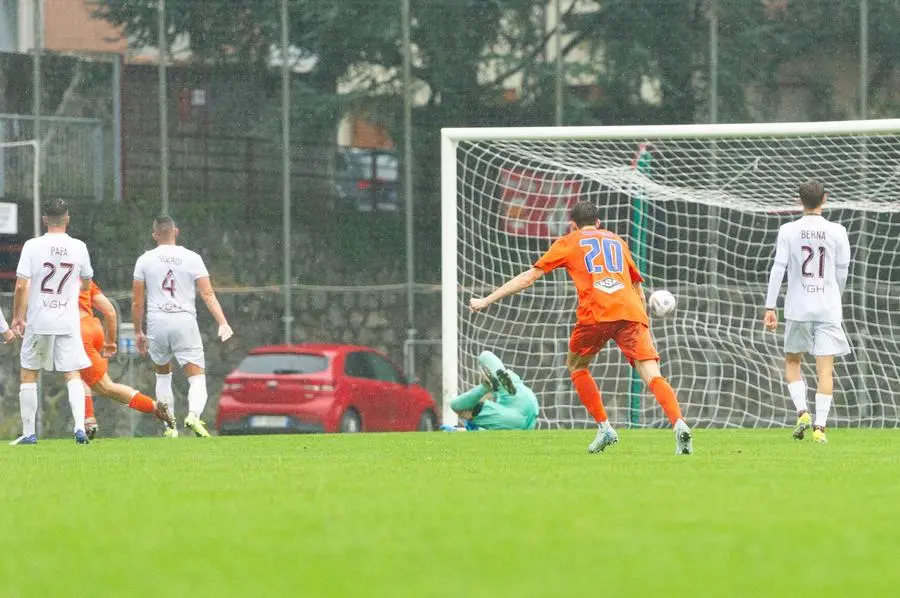 Sport Calcio Breno Serie D Breno - Ospitaletto nella foto gol di gobbi del ospitaletto 23/10/2024 mazzocchi@newreporter