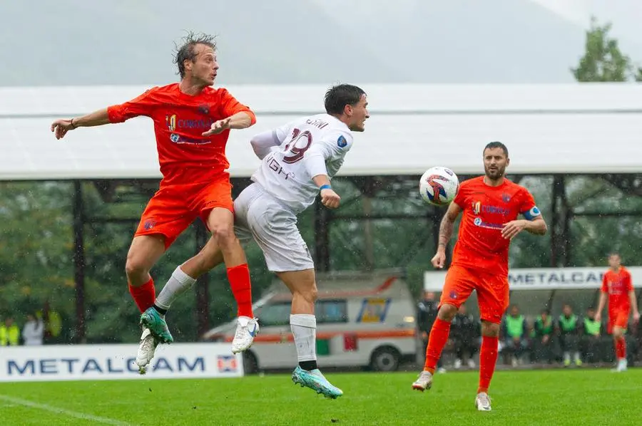 Sport Calcio Breno Serie D Breno - Ospitaletto nella foto bassini del breno e lucenti del ospitaletto 23/10/2024 mazzocchi@newreporter