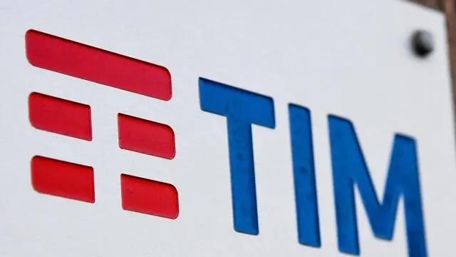 Esterno della sede Telecom di Corso Italia, Roma, 24 luglio 2017. ANSA/ALESSANDRO DI MEO (generica, simbolica, tim, logo)