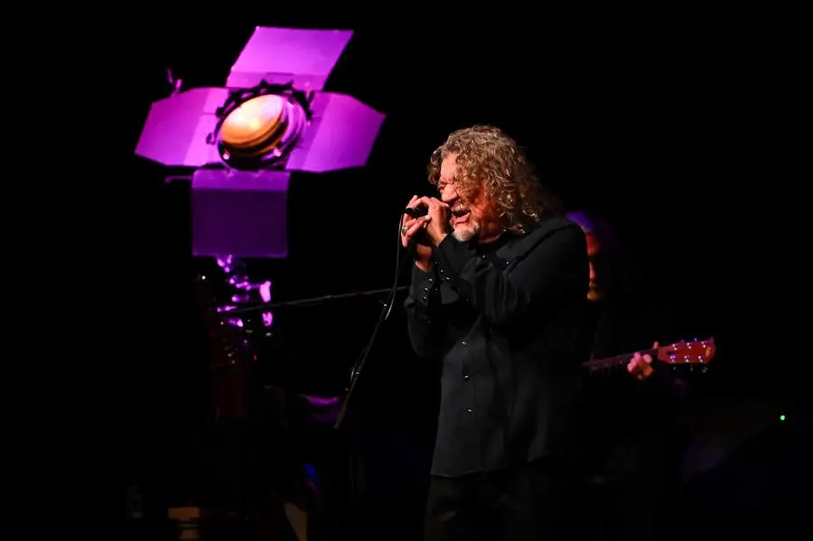 SPETTACOLI BRESCIA TEATRO CLERICI ROBERT PLANT NELLA FOTO UN MOMENTO DEL CONCERTO 23-10-2024 Checchi@newreporter