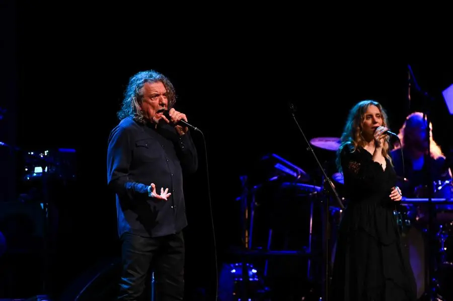 SPETTACOLI BRESCIA TEATRO CLERICI ROBERT PLANT NELLA FOTO UN MOMENTO DEL CONCERTO 23-10-2024 Checchi@newreporter