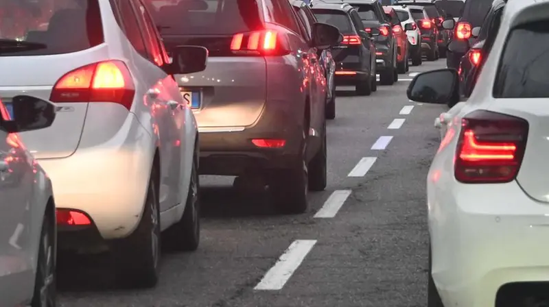 Auto incolonnate - Foto Gabriele Strada/Neg © www.giornaledibrescia.it