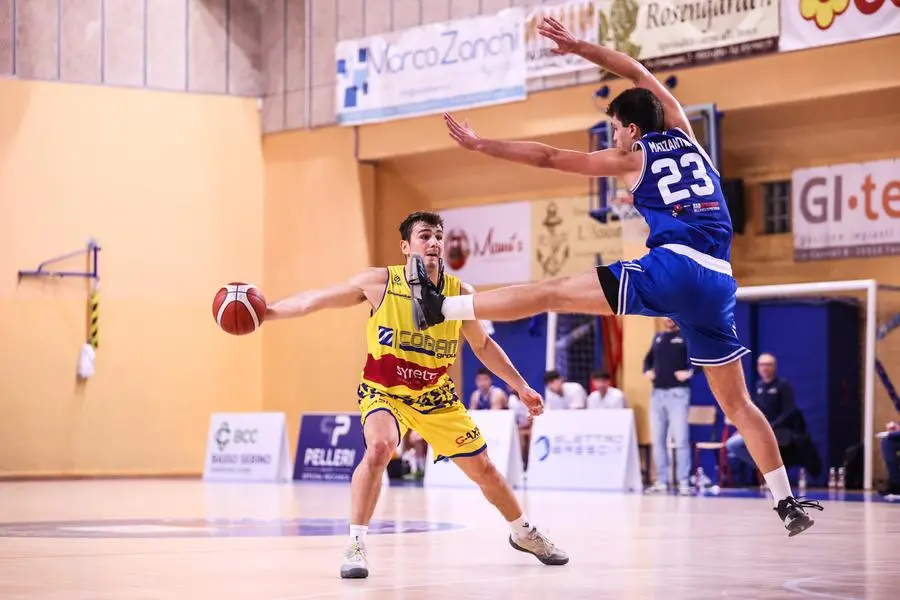 SPORT BASKET CAMPIONATO SERIE B ISEO BASKET - GARDONESE NELLA FOTO BONAVIDA MAZZANTINI 24-10-2024 Comincini@newreporter