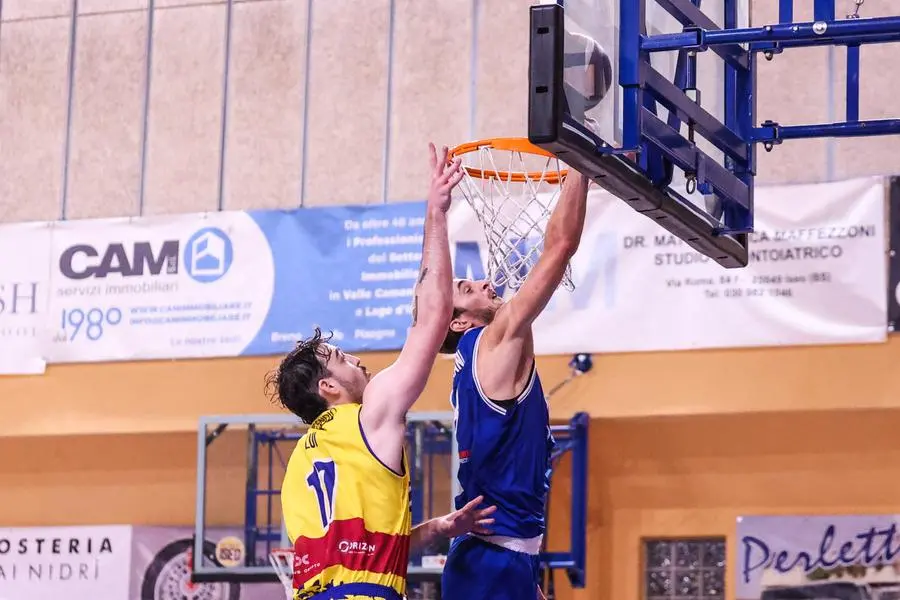 SPORT BASKET CAMPIONATO SERIE B ISEO BASKET - GARDONESE NELLA FOTOGRANI STOPPATA  24-10-2024 Comincini@newreporter