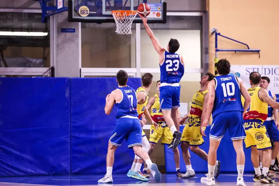 SPORT BASKET CAMPIONATO SERIE B ISEO BASKET - GARDONESE NELLA FOTO MAZZANTINI   24-10-2024 Comincini@newreporter