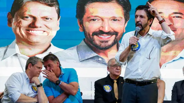 epa11675785 Sao Paulo Mayor and candidate for re-election, Ricardo Nunes (R) speaks during a campaign event in Sao Paulo, Brazil, on 22 October 2024. Brazilian far-right former president Jair Bolsonaro expressed his support for Nunes during an event aimed at uniting factions within the right-wing coalition, just five days prior to Brazil's municipal election. Nunes is set to compete against left-wing contender Guilherme Boulos, who is backed by the current president of Brazil, Luiz Inacio Lula da Silva. EPA/SEBASTIAO MOREIRA