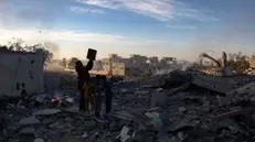 epa11682119 Palestinians inspect the remains of destroyed buildings following the Israeli airstrikes in Khan Younis, southern Gaza Strip, 25 October 2024. More than 42,800 Palestinians and over 1,400 Israelis have been killed, according to the Palestinian Health Ministry and the Israel Defense Forces (IDF), since Hamas militants launched an attack against Israel from the Gaza Strip on 07 October 2023, and the Israeli operations in Gaza and the West Bank which followed it. EPA/HAITHAM IMAD