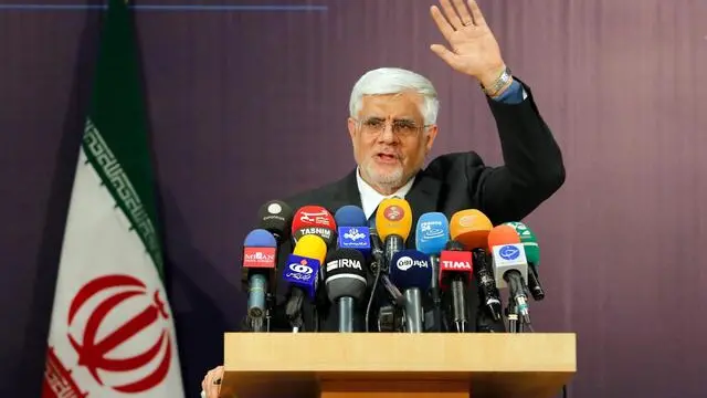 epa05078520 Former Iranian vice president and head of the reformist Islamic Iran Participation Front (IIPF), Mohammad Reza Aref gestures during a press conference after having his candidacy registered for upcoming Parliament elections, at the Interior Ministry in Tehran, Iran, 22 December 2015. Media reported that Aref, who is the top candidate of reformist for the upcoming parliament elections, voiced hope for a change of power in parliament, wishing the reformists could achieve victory like the presidential elections 2013. Iran on 19 December began registering candidates for the upcoming parliamentary elections scheduled for 26 February 2016. EPA/ABEDIN TAHERKENAREH