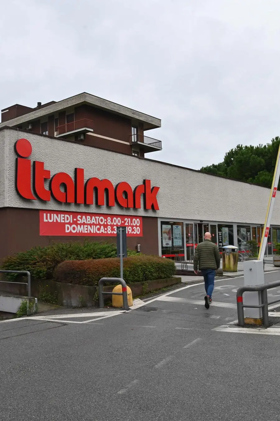 CRONACA BRESCIA VIALE PIAVE FURTO SUPERMERCATO ITALMARK REDAZIONE CRONACA 26-10-2024 GABRIELE STRADA NEW EDEN GROUP