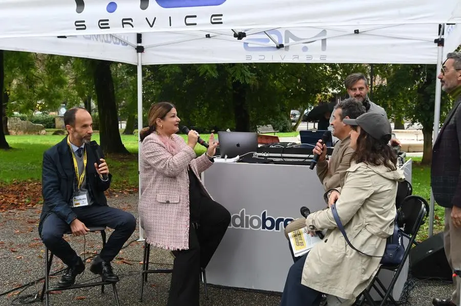 CRONACA BRESCIA VIALE REBUFFONE INAUGURAZIONE EDICOLA PROGETTO " IN EDICOLA " REDAZIONE CRONACA 26-10-2024 GABRIELE STRADA NEW EDEN GROUP                             